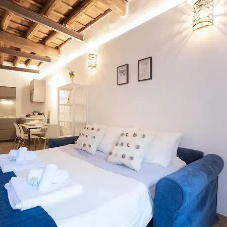 Apartment Historic Domus -100 Mt From The Colosseum And 1 Min Metro Rome