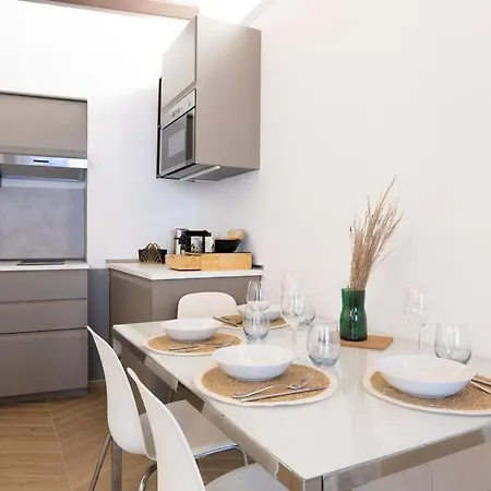 Historic Domus -100 Mt From The Colosseum And 1 Min Metro Apartment