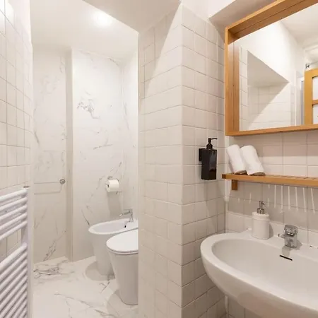Historic Domus -100 Mt From The Colosseum And 1 Min Metro Apartment Rome